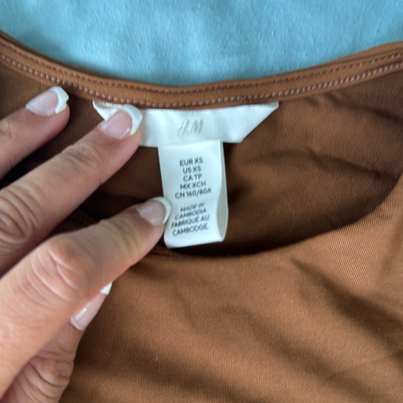 Chic Brown H&M Bodysuit (XS) – Effortlessly Stylish! - Picture 3 of 3